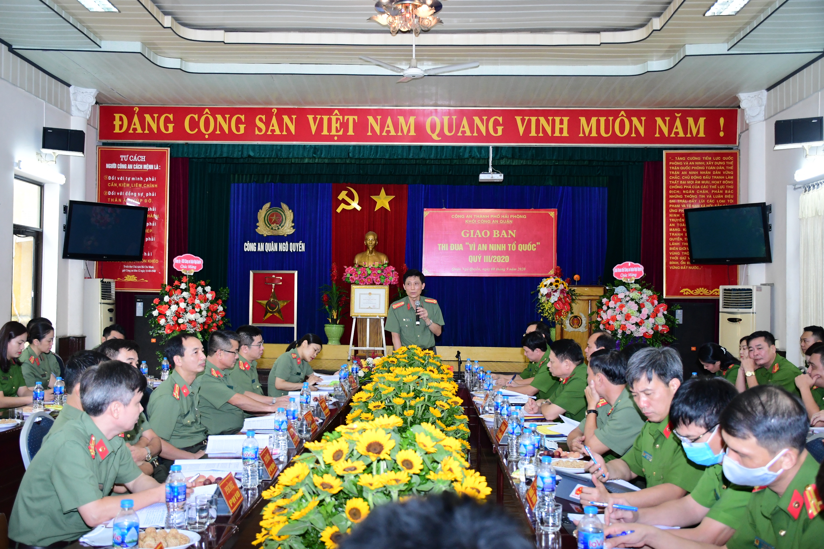 Khối Công an quận giao ban thi đua “Vì An ninh Tổ quốc” quý 3 năm 2020